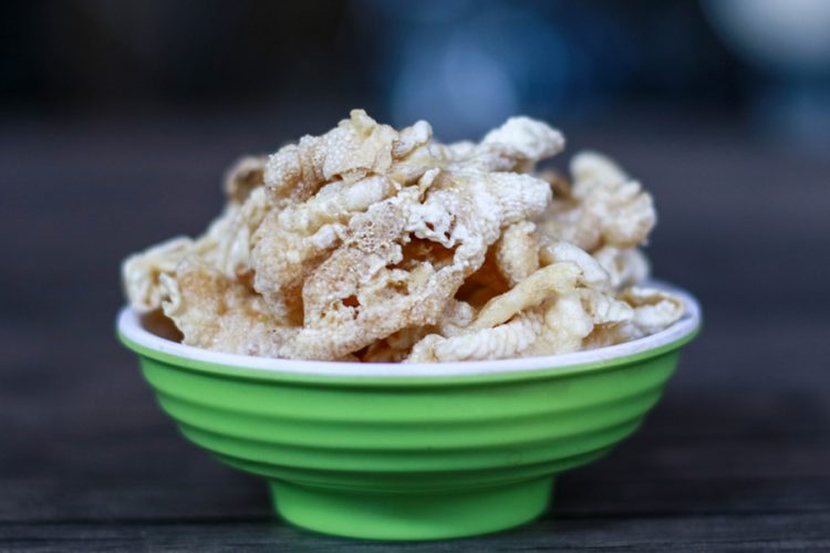 Keripik Ceker Lombok, 1. Kain Tenun Ikat Sasak, 2. Songket Sasak, 3. Mutiara kha Lombok, 4. Kaos Lombok, 5. Madu Sumbawa, 6. Susu Kuda Liar Sumbawa, 7. Dodol Rumput Laut, 8. Peyek Kangkung Rumput Laut, 9. Terasi Khas Lombok, 10. Kerajinan Tangan Khas Lombok, 11. Tuak Manis Lombok, 12. Kerajinan Tanah Liat, 13. Permen Susu Kuda Liar, 14. Anyaman Ketak, 15. Abon Ikan Marlin, 16. Minyak Gosok Sumbawa, 17. Manisan Tomat, 18. Telur Asin Bakar, 19. Kopi Prabe Lombok, 20. Sambal Encim Lombok, 21. Keripik Ceker Lombok, 22. Stik Kangkung, 23. Stik Rumput Laut Lombok, 24. Kacang Mete Lombok, 25. Manisan Rumput Laut Lombok