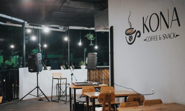 Kona Coffee & Snack via Mexinta, 1. Kedai Kopi Jowo, 2. Coffee Legend Sumatera, tempat ngopi paling ajib di Malang, 3. Kopi Jelata, Cafe di Malang yang murah namun cita rasa tinggi, 4. Mau Tahu Cafe Unik di Malang? Datang ke Roemah Koffei Tjap Loemientoe, 5. Qhie Coffee Malang, ngopi di sini berasa di Jogja (Tutup), 6. Kopi Luwak Cak Meidi, sensasi kopi asli luwak ada di Malang! (Tutup), 7. Bataputi Coffee House, 8. 8 Oz Coffee Studio, 9. Java Dancer Coffee, 10. Bureau Coffee and Dine, 11. Roemah Coffee Loe Mien Toe, 12. Golden Heritage Koffie, 13. illy Cafe, 14. Coffee Kayoe Malang (Tutup), 15. Legipait Cafe, 16. Lenong Rumpi Kopitown, 17. DW Coffeeshop, 18. Legend Coffee, 19. Kopi Letek, 20. Bunchbead, 21. Kona Coffee & Snack, 22. Vosco Coffee