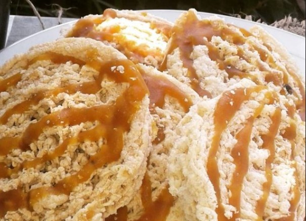 Kue Sarang Madu, 1. Lumpia Semarang, 2. Kaos Khas Semarang, 3. Tahu Bakso Ungaran Semarang, 4. Moaci Gemini, 5. Bandeng Juwana, 6. Wingko Babat, 7. Roti Ganjel Rel, 8. Kue Sarang Madu, 9. Peyek Tumpi, 10. Batik Semarang, 11. Lontong Spekkoek Waiki, 12. Roti Brillian, 14. Bandeng Presto, 15. Manisan Tomat, 16. Tahu Petis, 17. Ayam Tulang Lunak Semarang, 18. Kopi Banaran dan Gunung Kelir, 19. Souvenir Pasar Johar