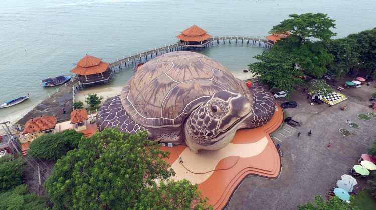 Kura Kura Ocean Park via Jepara.go.id, 1. Pantai Gua Manik, 2. Benteng Portugis, 3. Kepulauan Karimunjawa, 4. Pulau Mandalika, 5. Pantai Ombak Mati Jepara, 6. Pulau Panjang, 7. Air terjun Grinjingan Dowo, 8. Kura Kura Ocean Park, 9. Pantai Bandengan, 10. Museum R.A Kartini