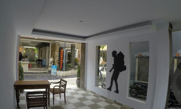 Kuta Beach Hostel, 1. Mahendra Beach Inn, 2. Bali Duta Wisata Beach Inn, 3. Jesen’s Inn 3, 4. Maha Bharata Kuta Inn, 5. Sayang Maha Mertha Hotel, 6. The Ratna Kuta, 7. Pesona Beach Inn Hotel, 8. Rabasta Beach Resort Kuta, 9. A Residence Kuta, 10. Bedbunker-BB, 11. Mirah Hostel, 12. Captain Goose, 13. Kuta Beach Hostel, 14. Da’HouseTel, 15. IndopureJoy Hostel, 16. Te Quiro, 17. Bali Semesta Hostel, 18. Rumah Kayu, 19. S 8 Suardana Hotel