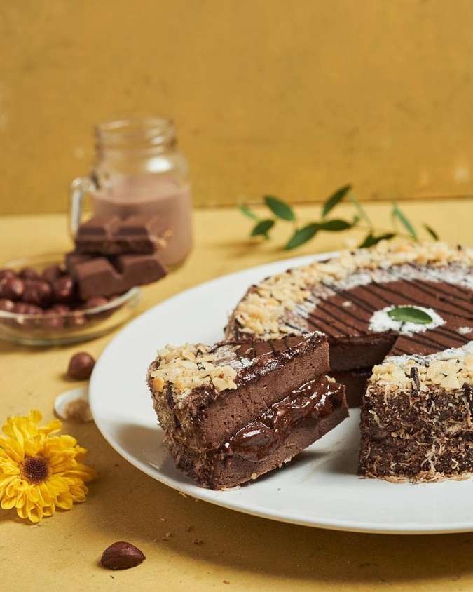 Lampung Bona Cake, 1. Kopi Lampung, 2. Keripik Pisang, 3. Dodol Sirsak, 4. Lempok Durian, 5. Kain Tapis, 6. Souvenir Gajah Lampung, 7. Pie Pisang, 8. Sambal Khas Lampung, 9. Kerupuk Kemplang, 10. Manisan khas Lampung, 11. Keripik Nangka, 12. Sambal Lampung, 13. Lapis Legit, 14. Bakso Sony, 15. Browkis, 16. Bejak Enjak, 17. Lampung Bona Cake, 18. Pempek Khas Lampung, 19. Kopi Durian, 20. Engkak, 21. Dodol Pandan, 22. Kerupuk Cumi, 23. Sambal Lingkung, 24. Bolu Tape, 25. Abon Jamur, 26. Lele Asap, 27. Gantungan Kunci Siger, 28. Kaos Lampung, 29. Kerupuk Udang, 30. Keripik Singkong, 31. Kerupuk Ikan Tenggiri, 32. Sambal Terasi, 33. Kopi Ulubelu, 34. Pempek Nori, 35. Stik Keju, 36. Sambal Teri