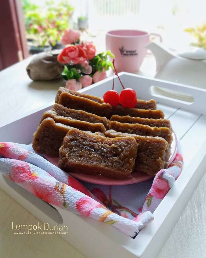 Lempok Durian via IG @momshee_kitchen, 1. Kopi Lampung, 2. Keripik Pisang, 3. Dodol Sirsak, 4. Lempok Durian, 5. Kain Tapis, 6. Souvenir Gajah Lampung, 7. Pie Pisang, 8. Sambal Khas Lampung, 9. Kerupuk Kemplang, 10. Manisan khas Lampung, 11. Keripik Nangka, 12. Sambal Lampung, 13. Lapis Legit, 14. Bakso Sony, 15. Browkis, 16. Bejak Enjak, 17. Lampung Bona Cake, 18. Pempek Khas Lampung, 19. Kopi Durian, 20. Engkak, 21. Dodol Pandan, 22. Kerupuk Cumi, 23. Sambal Lingkung, 24. Bolu Tape, 25. Abon Jamur, 26. Lele Asap, 27. Gantungan Kunci Siger, 28. Kaos Lampung, 29. Kerupuk Udang, 30. Keripik Singkong, 31. Kerupuk Ikan Tenggiri, 32. Sambal Terasi, 33. Kopi Ulubelu, 34. Pempek Nori, 35. Stik Keju, 36. Sambal Teri