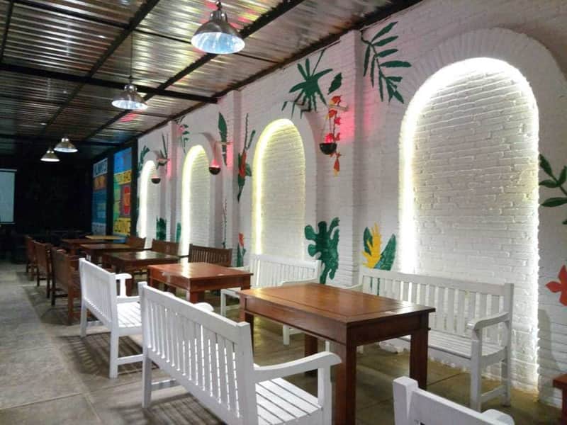 Lenong Rumpi Kopitown via Kompasiana, 1. Kedai Kopi Jowo, 2. Coffee Legend Sumatera, tempat ngopi paling ajib di Malang, 3. Kopi Jelata, Cafe di Malang yang murah namun cita rasa tinggi, 4. Mau Tahu Cafe Unik di Malang? Datang ke Roemah Koffei Tjap Loemientoe, 5. Qhie Coffee Malang, ngopi di sini berasa di Jogja (Tutup), 6. Kopi Luwak Cak Meidi, sensasi kopi asli luwak ada di Malang! (Tutup), 7. Bataputi Coffee House, 8. 8 Oz Coffee Studio, 9. Java Dancer Coffee, 10. Bureau Coffee and Dine, 11. Roemah Coffee Loe Mien Toe, 12. Golden Heritage Koffie, 13. illy Cafe, 14. Coffee Kayoe Malang (Tutup), 15. Legipait Cafe, 16. Lenong Rumpi Kopitown, 17. DW Coffeeshop, 18. Legend Coffee, 19. Kopi Letek, 20. Bunchbead, 21. Kona Coffee & Snack, 22. Vosco Coffee