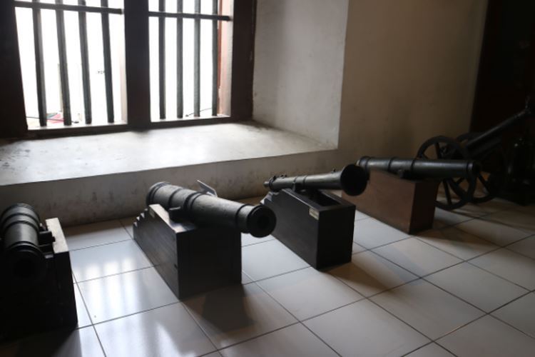 Meriam VOC via Kompas, Sejarah Museum Bahari Jakarta, Lokasi dan Alamat Museum Bahari Jakarta, Jam Buka dan Harga Tiket Masuk, Koleksi Museum Bahari Jakarta