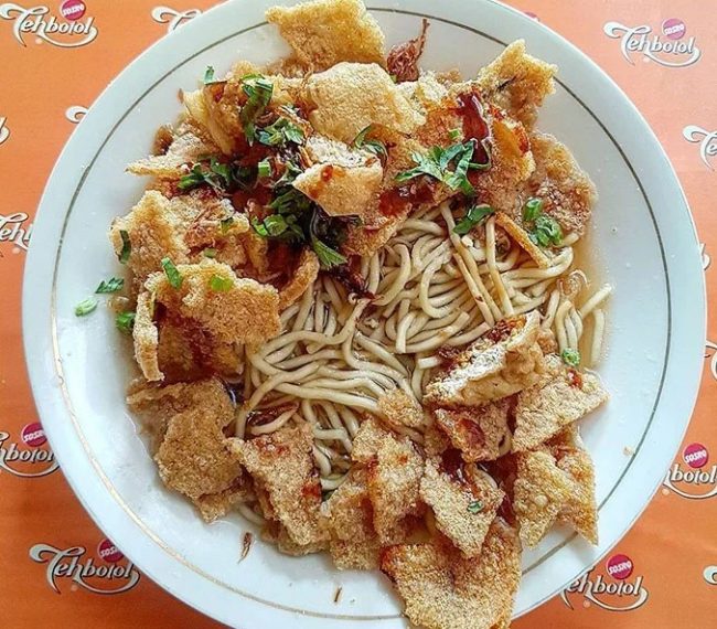 Mie Kopyok, 1. Lumpia, 2. Bandeng Presto, 3. Babat Gongso, 4. Tahu Gimbal, 5. Tahu Pong, 6. Soto Semarang, 7. Wingko Babat, 8. Roti Ganjel Rel, 9. Mangut Kepala Manyung, 10. Pisang Plenet, 11. Bakmi Jawa Pak Gareng, 12. Bebek Goreng Pak Thori, 13. Gulai Kambing Bustaman Pak Sabar, 14. Kue Leker, 15. Lapis Legit, 16. Tahu Petis, 17. Nasi Ayam Semarang, 18. Nasi Pindang, 19. Gudangan, 20. Wedang Tahu, 21. Mie Kopyok, 22. Mochi, 23. Gandos, 24. Garang Asem, 25. Sego Koyor