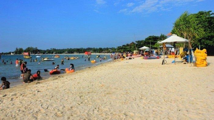 Pantai Bandengan, 1. Pantai Gua Manik, 2. Benteng Portugis, 3. Kepulauan Karimunjawa, 4. Pulau Mandalika, 5. Pantai Ombak Mati Jepara, 6. Pulau Panjang, 7. Air terjun Grinjingan Dowo, 8. Kura Kura Ocean Park, 9. Pantai Bandengan, 10. Museum R.A Kartini