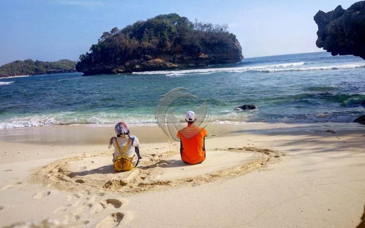 Pantai Peh Pulo, 1. Pantai Pangi, 2. Pantai Gondo Mayit, 3. Pantai Peh Pulo, 4. Candi Penataran, 5. Arca Warak, 6. Candi Kotes Blitar, 7. Pantai Jolosutro, 8. Gunung Butak, 9. Air Terjun Grenjeng, 10. Curug Kedung Badrun, 11. Coban Wilis, 12. Curug Njumeg, 13. Bukit Bunda, 14. Gumuk Sapu Angin, 15. Puncak Kejora, 16. Brak Papat Sirah Kencong, 17. Coban Jurug Bening, 18. Bukit Teletubbies, 19. Kampung Coklat Kademangan