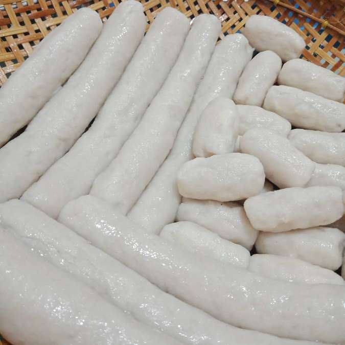 Pempek Khas Lampung via IG @pempek_vina, 1. Kopi Lampung, 2. Keripik Pisang, 3. Dodol Sirsak, 4. Lempok Durian, 5. Kain Tapis, 6. Souvenir Gajah Lampung, 7. Pie Pisang, 8. Sambal Khas Lampung, 9. Kerupuk Kemplang, 10. Manisan khas Lampung, 11. Keripik Nangka, 12. Sambal Lampung, 13. Lapis Legit, 14. Bakso Sony, 15. Browkis, 16. Bejak Enjak, 17. Lampung Bona Cake, 18. Pempek Khas Lampung, 19. Kopi Durian, 20. Engkak, 21. Dodol Pandan, 22. Kerupuk Cumi, 23. Sambal Lingkung, 24. Bolu Tape, 25. Abon Jamur, 26. Lele Asap, 27. Gantungan Kunci Siger, 28. Kaos Lampung, 29. Kerupuk Udang, 30. Keripik Singkong, 31. Kerupuk Ikan Tenggiri, 32. Sambal Terasi, 33. Kopi Ulubelu, 34. Pempek Nori, 35. Stik Keju, 36. Sambal Teri