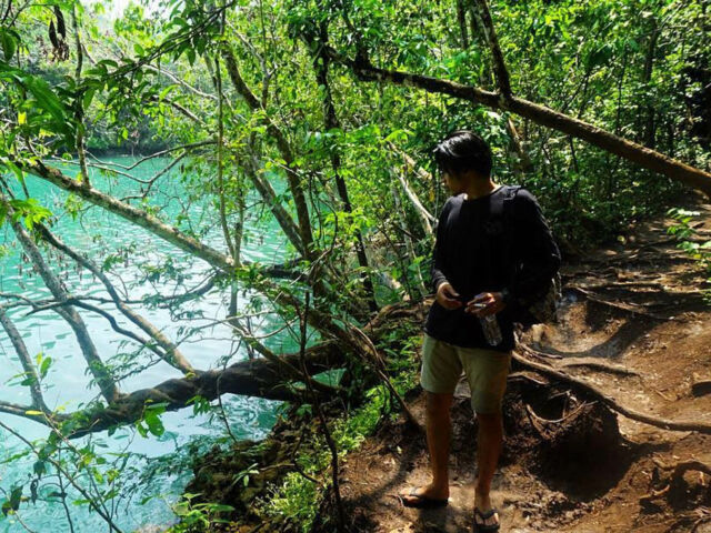 Pengunjung bisa melakukan jelajah hutan di dalam Pulau Sempu via IG @pulausempu, Informasi Umum, Rute Menuju Lokasi, Harga Tiket Masuk dan Tarif Perahu, Jam Operasional, Akomodasi, Keindahan Objek Wisata Pulau Sempu, Aktivitas Seru di Pulau Sempu