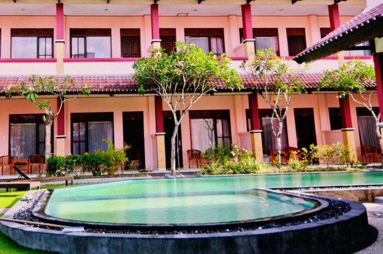 Pesona Beach Inn Hotel, 1. Mahendra Beach Inn, 2. Bali Duta Wisata Beach Inn, 3. Jesen’s Inn 3, 4. Maha Bharata Kuta Inn, 5. Sayang Maha Mertha Hotel, 6. The Ratna Kuta, 7. Pesona Beach Inn Hotel, 8. Rabasta Beach Resort Kuta, 9. A Residence Kuta, 10. Bedbunker-BB, 11. Mirah Hostel, 12. Captain Goose, 13. Kuta Beach Hostel, 14. Da’HouseTel, 15. IndopureJoy Hostel, 16. Te Quiro, 17. Bali Semesta Hostel, 18. Rumah Kayu, 19. S 8 Suardana Hotel