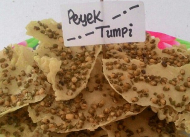 Peyek Tumpi, 1. Lumpia Semarang, 2. Kaos Khas Semarang, 3. Tahu Bakso Ungaran Semarang, 4. Moaci Gemini, 5. Bandeng Juwana, 6. Wingko Babat, 7. Roti Ganjel Rel, 8. Kue Sarang Madu, 9. Peyek Tumpi, 10. Batik Semarang, 11. Lontong Spekkoek Waiki, 12. Roti Brillian, 14. Bandeng Presto, 15. Manisan Tomat, 16. Tahu Petis, 17. Ayam Tulang Lunak Semarang, 18. Kopi Banaran dan Gunung Kelir, 19. Souvenir Pasar Johar