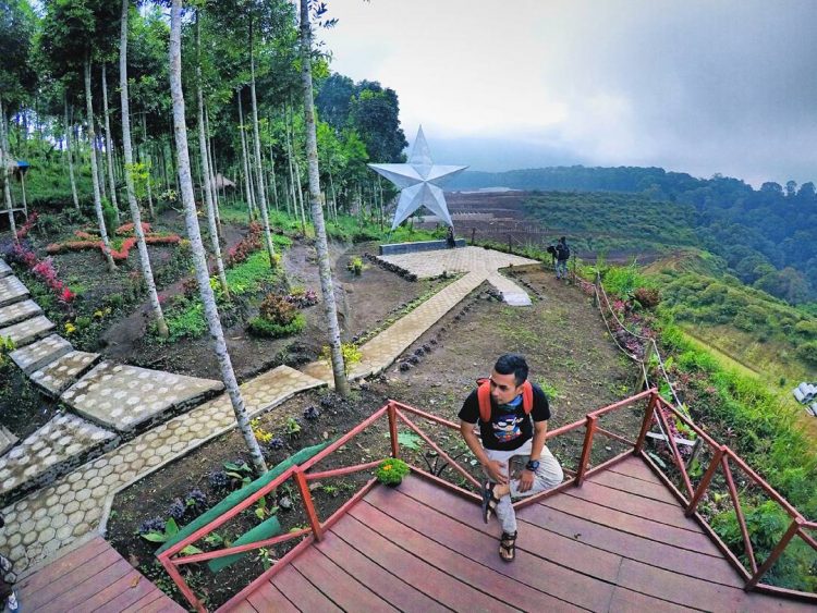 Puncak Kejora Blitar via IG @febrianto_ahmad, 1. Pantai Pangi, 2. Pantai Gondo Mayit, 3. Pantai Peh Pulo, 4. Candi Penataran, 5. Arca Warak, 6. Candi Kotes Blitar, 7. Pantai Jolosutro, 8. Gunung Butak, 9. Air Terjun Grenjeng, 10. Curug Kedung Badrun, 11. Coban Wilis, 12. Curug Njumeg, 13. Bukit Bunda, 14. Gumuk Sapu Angin, 15. Puncak Kejora, 16. Brak Papat Sirah Kencong, 17. Coban Jurug Bening, 18. Bukit Teletubbies, 19. Kampung Coklat Kademangan