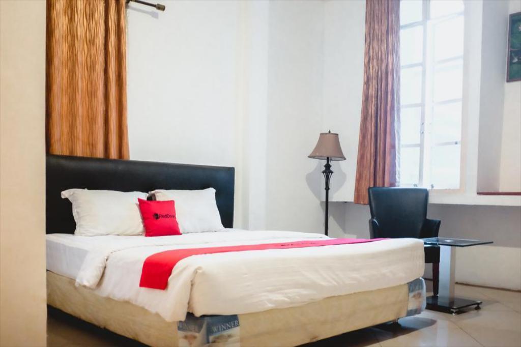 RedDoorz Plus near Palembang Indah Mall, 1. D’Paragon Dwikora, 2. Hotel Graha Bukit, 3. D’Paragon Trikora, 4. Zuri Express, 5. Red Planet, 6. Hotel Anugerah, 7. Kost Keluarga, 8. Kost Zafira 1, 9. Kost Nusantara, 10. Wisma ATIPA, 11. RedDoorz Plus near Palembang Indah Mall, 12. Losmen Ibu Hj. Tarjo, 13. RedDoorz Plus near Palembang Square Mall, 14. Sriwijaya Premier, 15. Losmen Al-Mukkaromah, 16. Hotel Tiara, 17. Best Skip Hotel, 18. Hotel Classie, 19. HOTEL PARADIS, 20. Hotel Sandjaja, 21. Hotel Belvena Mangkunegara, 22. Msquare Hotel