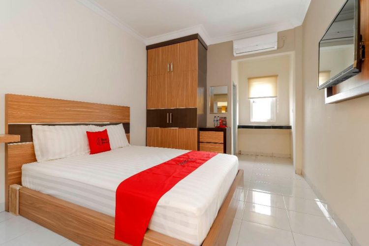 RedDoorz Plus near Palembang Square Mall, 1. D’Paragon Dwikora, 2. Hotel Graha Bukit, 3. D’Paragon Trikora, 4. Zuri Express, 5. Red Planet, 6. Hotel Anugerah, 7. Kost Keluarga, 8. Kost Zafira 1, 9. Kost Nusantara, 10. Wisma ATIPA, 11. RedDoorz Plus near Palembang Indah Mall, 12. Losmen Ibu Hj. Tarjo, 13. RedDoorz Plus near Palembang Square Mall, 14. Sriwijaya Premier, 15. Losmen Al-Mukkaromah, 16. Hotel Tiara, 17. Best Skip Hotel, 18. Hotel Classie, 19. HOTEL PARADIS, 20. Hotel Sandjaja, 21. Hotel Belvena Mangkunegara, 22. Msquare Hotel