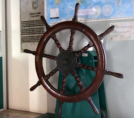 Roda Kemudi Antik via Aroengbinang, Sejarah Museum Bahari Jakarta, Lokasi dan Alamat Museum Bahari Jakarta, Jam Buka dan Harga Tiket Masuk, Koleksi Museum Bahari Jakarta