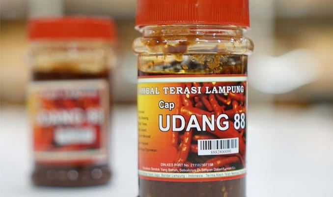 Sambal Terasi, 1. Kopi Lampung, 2. Keripik Pisang, 3. Dodol Sirsak, 4. Lempok Durian, 5. Kain Tapis, 6. Souvenir Gajah Lampung, 7. Pie Pisang, 8. Sambal Khas Lampung, 9. Kerupuk Kemplang, 10. Manisan khas Lampung, 11. Keripik Nangka, 12. Sambal Lampung, 13. Lapis Legit, 14. Bakso Sony, 15. Browkis, 16. Bejak Enjak, 17. Lampung Bona Cake, 18. Pempek Khas Lampung, 19. Kopi Durian, 20. Engkak, 21. Dodol Pandan, 22. Kerupuk Cumi, 23. Sambal Lingkung, 24. Bolu Tape, 25. Abon Jamur, 26. Lele Asap, 27. Gantungan Kunci Siger, 28. Kaos Lampung, 29. Kerupuk Udang, 30. Keripik Singkong, 31. Kerupuk Ikan Tenggiri, 32. Sambal Terasi, 33. Kopi Ulubelu, 34. Pempek Nori, 35. Stik Keju, 36. Sambal Teri