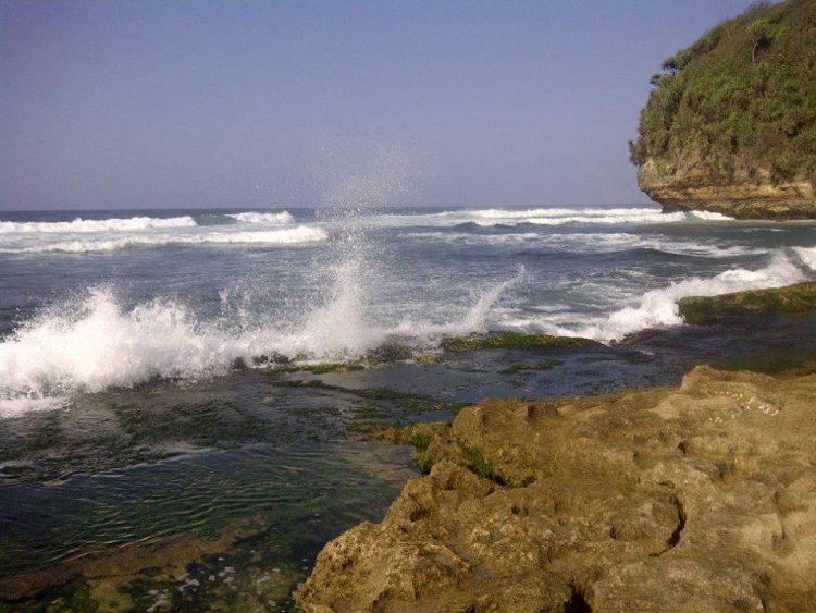 Seling Ciut via Whiempy.blogspotcom, 1. Pantai 3 Warna Malang, 2. Pantai Watu Lepek, 3. Pantai Sendiki, 4. Pantai Jelangkung, Nama Mistis yang Tidak Mistis, 5. Pantai Batu Bengkung, 6. Pantai Ngliyep, 7. Pantai Perawan, 8. Pantai Clungup, 9. Wisata Pantai Bowele, 10. Pantai Selok, 11. Pantai Banyu Meneng, 12. Pantai Seling Ciut yang Tersembunyi, 13. Pantai di Pulau Sempu, 14. Pantai Watu Leter Malang, 15. Pantai Tamban, 16. Pantai Balekambang, 17. Pantai Wedi Awu, 18. Pantai Bajul Mati Malang, 19. Pantai Gatra yang Tertutup Barisan Bukit, 20. Pantai Ngopet, 21. Pantai Ngudel, 22. Pantai Teluk Asmara, 23. Pantai Kondang Merak, 24. Pantai Waru Waru, 25. Pantai Pesanggrahan, 26. Pantai Taman Ayu, 27. Pantai Kuncaran, 28. Pantai Karang Bolong, 29. Pantai Karang Tengkorak