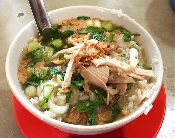 Soto Semarang, 1. Lumpia, 2. Bandeng Presto, 3. Babat Gongso, 4. Tahu Gimbal, 5. Tahu Pong, 6. Soto Semarang, 7. Wingko Babat, 8. Roti Ganjel Rel, 9. Mangut Kepala Manyung, 10. Pisang Plenet, 11. Bakmi Jawa Pak Gareng, 12. Bebek Goreng Pak Thori, 13. Gulai Kambing Bustaman Pak Sabar, 14. Kue Leker, 15. Lapis Legit, 16. Tahu Petis, 17. Nasi Ayam Semarang, 18. Nasi Pindang, 19. Gudangan, 20. Wedang Tahu, 21. Mie Kopyok, 22. Mochi, 23. Gandos, 24. Garang Asem, 25. Sego Koyor