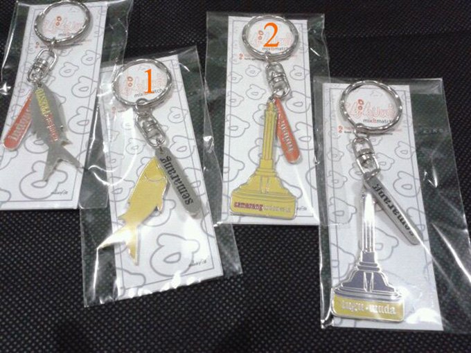 Souvenir Pasar Johar, 1. Lumpia Semarang, 2. Kaos Khas Semarang, 3. Tahu Bakso Ungaran Semarang, 4. Moaci Gemini, 5. Bandeng Juwana, 6. Wingko Babat, 7. Roti Ganjel Rel, 8. Kue Sarang Madu, 9. Peyek Tumpi, 10. Batik Semarang, 11. Lontong Spekkoek Waiki, 12. Roti Brillian, 14. Bandeng Presto, 15. Manisan Tomat, 16. Tahu Petis, 17. Ayam Tulang Lunak Semarang, 18. Kopi Banaran dan Gunung Kelir, 19. Souvenir Pasar Johar