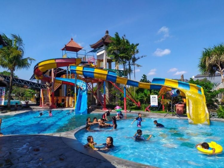 Taman Segara Madu, 1. Pantai Canggu, 2. Echo Beach, 3. Bali Equestrian Center, 4. Warung Dolphin Eco Serenity, 5. Pantai Berawa, 6. Pantai Batu Bolong, 7. Pantai Kayu Putih, 8. Pantai Nelayan, 9. Pantai Pererenan, 10. Taman Segara Madu, 11. Desa Seni Yoga