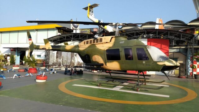 Tidak hanya moda transportasi darat, tetapi juga udara seperti pesawat dan helikopter via Google Maps Ferry Christianus