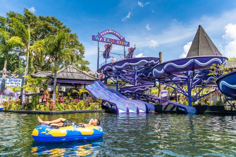 Toya Devasya Hot Spring Waterpark, 1. Gunung Batur, 2. Danau Batur, 3. Museum Geopark Batur Kintamani, 4. Sukawana Sunrise Spot, 5. Gunung Abang Kintamani, 6. Hutan Pinus Glagahlinggah Lestari, 7. Puncak Indrakila Trunyan, 8. Toya Devasya Hotspring Waterpark &amp; Camping Ground, 9. Pura Segara Ulun Danu Batur, 10. Tirta Pancoran Solas Pura Pelisan, 11. Desa Wisata Bayung Gede, 12. Desa Penelokan, 13. Pinggan Sunrise Spot, 14. Air Terjun Langgahan, 15. Penelokan View Point, 16. Batur Natural Hot Spring, 17. Desa Adat Penglipuran, 18. Resto Apung Kedisan, 19. Montana del Café, 20. Tegukopi