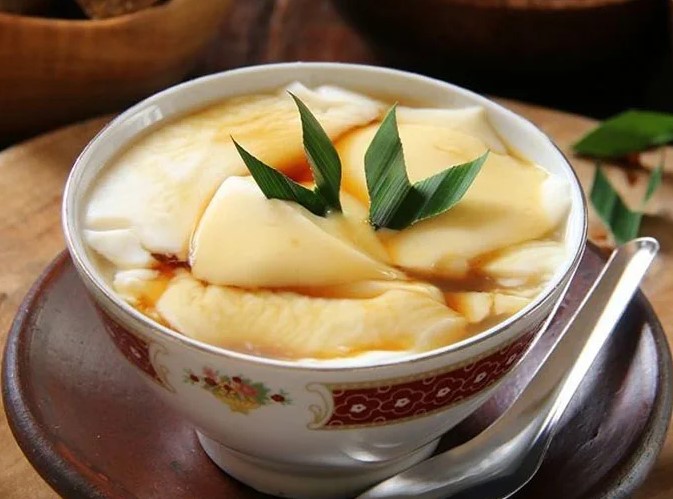 Wedang Tahu, 1. Lumpia, 2. Bandeng Presto, 3. Babat Gongso, 4. Tahu Gimbal, 5. Tahu Pong, 6. Soto Semarang, 7. Wingko Babat, 8. Roti Ganjel Rel, 9. Mangut Kepala Manyung, 10. Pisang Plenet, 11. Bakmi Jawa Pak Gareng, 12. Bebek Goreng Pak Thori, 13. Gulai Kambing Bustaman Pak Sabar, 14. Kue Leker, 15. Lapis Legit, 16. Tahu Petis, 17. Nasi Ayam Semarang, 18. Nasi Pindang, 19. Gudangan, 20. Wedang Tahu, 21. Mie Kopyok, 22. Mochi, 23. Gandos, 24. Garang Asem, 25. Sego Koyor