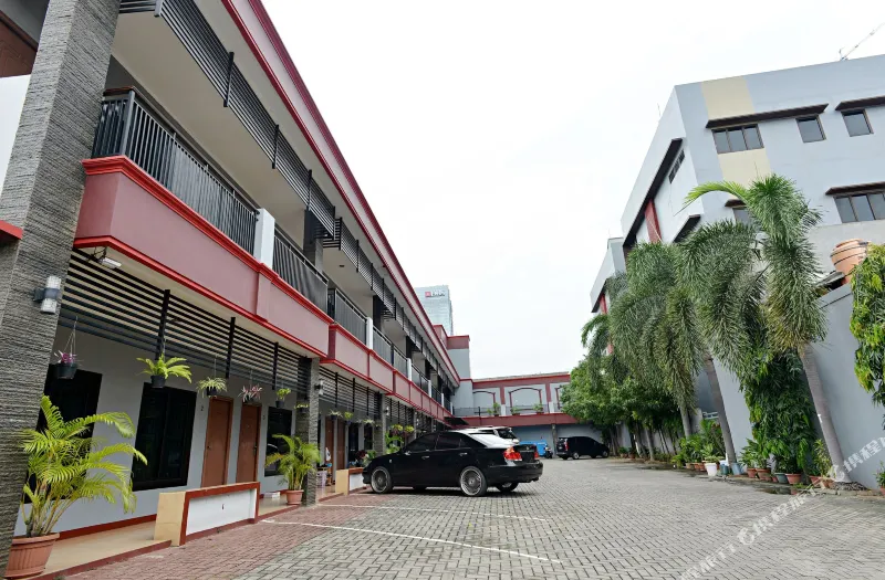 Azure Kuningan Tiong, 1. Hotel Hollywood, 2. City Biz Residence, 3. Airy Taman Sari Mangga Besar Enam 8 Jakarta, 4. Pinangsia Hotel, 5. Hotel Rumah Shinta, 6. Azure Kuningan Tiong, 7. Hotel Ro&Vi Boutique, 8. Hotel Lautze Indah, 9. Hotel Quintus Jakarta, 10. Putri Duyung Resort – Mulai dari Rp 714.000,00, 11. Pullman Jakarta Central Park – Mulai dari Rp 932.249,00, 12. Fraser Residences Sudirman – Mulai dari Rp 882.230,00, 13. DoubleTree by Hilton Hotel Jakarta – Mulai dari Rp 720.000,00, 14. Holiday Inn Express Jakarta Matraman – Mulai dari Rp 369.000,00, 15. The Dharmawangsa Jakarta – Mulai dari Rp 2.353.724,00