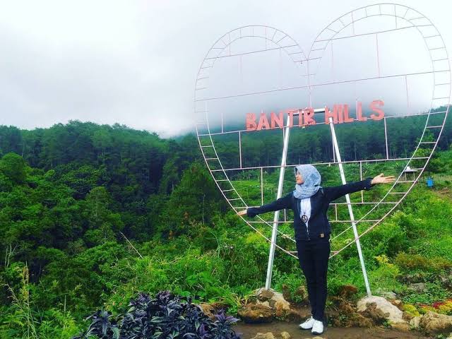 Bantir Hills, 1. Candi Gedong Songo, 2. Lawang Sewu , 3. Masjid Agung Jawa Tengah , 4. Pagoda Buddhagaya Watugong , 5. Umbul Sidomukti, 6. Sam Poo Kong, 7. Tugu Muda Semarang , 8. Masjid Kauman Semarang , 9. Semarang Contemporary Art Gallery, 10. Taman Srigunting , 11. Old City 3D Art Museum , 12. Puri Maerokoco, 13. Setiya Aji Flower Farm, 14. Wisata Gunung Kelir, 15. Hutan Pinus Kayon , 16. Goa Kreo dan Waduk Jatibarang , 17. Pantai Marina, 18. Taman Rekreasi Wonderia , 19. Bantir Hills, 20. Bukit Rong , 21. Museum Kereta Api Ambarawa , 22. La Kana White Chapel , 23. Bukit VW Semarang , 24. The Hills , 25. Kampoeng Wisata Taman Lele , 26. Wisata Eling Bening , 27. Taman Tabanas, 28. Benteng Pendem Ambarawa, 29. Curug Lawe , 30. Kota Lama , 31. Pantai Tirang , 32. Air Terjun Kali Pancur , 33. Banjir Kanal Barat , 34. Kebun Binatang Semarang , 35. Taman Wisata Tinjomoyo, 36. Water Blaster Bukit Candi Golf , 37. Simpang Lima Semarang , 38. Brown Canyon , 39. Rawa Pening  , 40. Kampung Wisata Rawa , 41. Goa Tirta Mulya 