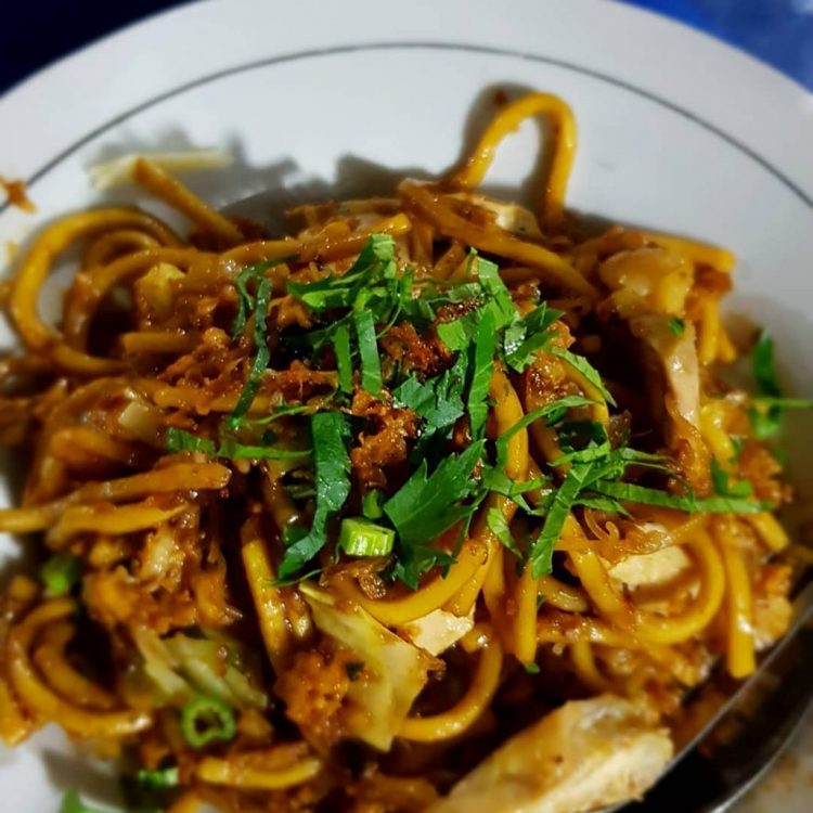Bakmi Jogja , 1. Gudeg , 2. Krecek, 3. Bakpia Pathok, 4. Yangko, 5. Oseng Mercon, 6. Cilok Gajahan, 7. Cenil Jogja , 8. Geplak , 9. Coklat Monggo , 10. Bakmi Jogja , 11. Gatot Gunung Kidul , 12. Walang atau Belalang Goreng, 13. Nasi Tiwul, 14. Sego Abang Jirak , 15. Sayur Lombok Ijo , 16. Bakmi Pentil , 17. Peyek Tumpuk , 18. Mie Des , 19. Kue Adrem , 20. Sate Klatak , 21. Wedang Uwuh, 22. Wedang Ronde, 23. Nasi Kucing, 24. Mangut Lele, 25. Kopi Jos, 26. Ingkung Ayam, 27. Mie Lethek, 28. Soto Bathok, 29. Kipo, 30. Soto Lenthok, 31. Brongkos, 32. Geblek, 33. Sate Petir, 34. Tengkleng Gajah, 35. Kicak, 36. Sate Kere, 37. Kripik Belut, 38. Enthok Slenget, 39. Sego Pliket, 40. Sego Godhog, 41. Sambel Welut