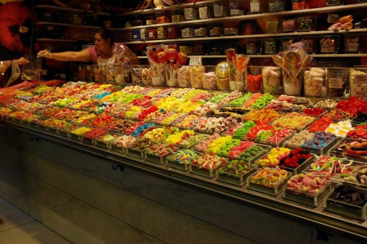 Boqueria_Sweets via queernomadcom, 1. Borough, Inggris, 2. Pasar Gede Solo, Indonesia, 3. Guadalajara, Meksiko, 4. Istanbul, Turki, 5. Jaipur, India, 6. Kairo, Mesir, 7. Kowloon, Hong Kong, 8. Kreta Ayer Wet, Singapura, 9. La Boqueria, Jerman, 10. Lancaster Pennsylvania, Amerika Serikat, 11. Or Tor Kor, Thailand, 12. Marche Bastille, Paris, 13. Provencal, Paris, 14. St. Lawrence Toronto, Kanada, 15. Tsukiji, Jepang, 16. Union Square, New York