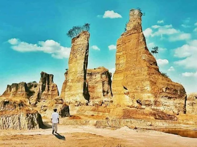 Brown Canyon Hasilakan foto-foto dengan latar unik, Sekilas Tentang Brown Canyon Semarang, Lokasi dan Rute Menuju Brown Canyon Semarang, Tiket Masuk, Jam Buka Brown Canyon Semarang & Waktu Terbaik, Alternatif Wisata Alam di Semarang, Tips Berkunjung ke Brown Canyon