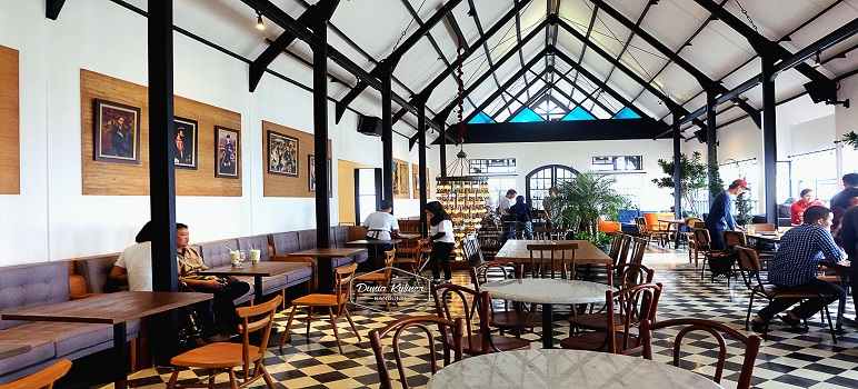Café Bernuansa Klasik, Lokasi dan Harga Tiket Farmhouse Lembang, Rute Ke Farmhouse Lembang, Harga Tiket Masuk, Jam Operasional Farmhouse Lembang, Fasilitas Farmhouse Lembang, Objek Wisata Favorit di Farmhouse Lembang Bandung, Tips Liburan ke Farmhouse Lembang
