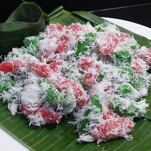 Cenil Jogja, 1. Gudeg , 2. Krecek, 3. Bakpia Pathok, 4. Yangko, 5. Oseng Mercon, 6. Cilok Gajahan, 7. Cenil Jogja , 8. Geplak , 9. Coklat Monggo , 10. Bakmi Jogja , 11. Gatot Gunung Kidul , 12. Walang atau Belalang Goreng, 13. Nasi Tiwul, 14. Sego Abang Jirak , 15. Sayur Lombok Ijo , 16. Bakmi Pentil , 17. Peyek Tumpuk , 18. Mie Des , 19. Kue Adrem , 20. Sate Klatak , 21. Wedang Uwuh, 22. Wedang Ronde, 23. Nasi Kucing, 24. Mangut Lele, 25. Kopi Jos, 26. Ingkung Ayam, 27. Mie Lethek, 28. Soto Bathok, 29. Kipo, 30. Soto Lenthok, 31. Brongkos, 32. Geblek, 33. Sate Petir, 34. Tengkleng Gajah, 35. Kicak, 36. Sate Kere, 37. Kripik Belut, 38. Enthok Slenget, 39. Sego Pliket, 40. Sego Godhog, 41. Sambel Welut