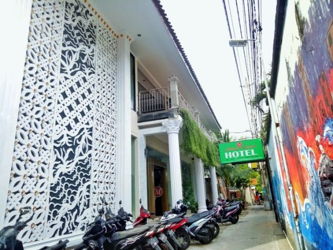 Garden Hotel via Pegipegi, 1. Hotel Mataram 1, 2. Hotel Airy Malioboro Sosrowijayan, 3. Gloria Amanda Hotel, 4. Istana Batik Ratna Hotel, 5. Sofyan Inn Hotel Unisi Yogyakarta, 6. Hotel 1001 Malam, 7. Hotel Neo Malioboro, 8. Hotel @HOM Platinum Gowongan, 9. Sakanti Malioboro Hotel, 10. Aura Hotel, 11. RedDoorz Near Malioboro Mall, 12. The Cabin, 13. Monica Hotel, 14. Hotel Berlian, 15. Hasian, 16. POP! Hotel, 17. Violet Hotel, 18. Bladok Hotel, 19. Garden Hotel, 20. Nueve Hotel, 21. Hotel Amallia, 22. Hotel Kristina, 23. Hotel Atalie
