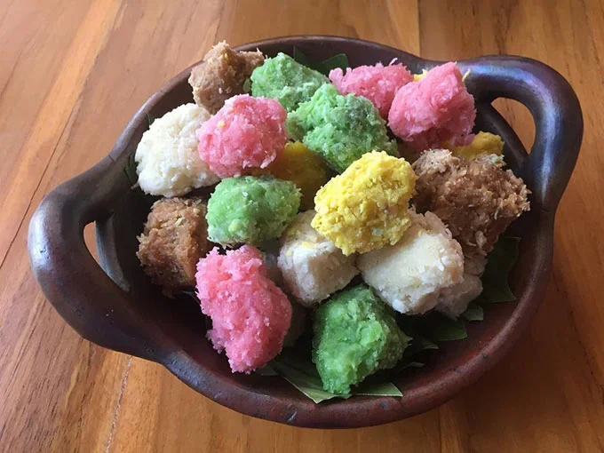 Geplak , 1. Gudeg , 2. Krecek, 3. Bakpia Pathok, 4. Yangko, 5. Oseng Mercon, 6. Cilok Gajahan, 7. Cenil Jogja , 8. Geplak , 9. Coklat Monggo , 10. Bakmi Jogja , 11. Gatot Gunung Kidul , 12. Walang atau Belalang Goreng, 13. Nasi Tiwul, 14. Sego Abang Jirak , 15. Sayur Lombok Ijo , 16. Bakmi Pentil , 17. Peyek Tumpuk , 18. Mie Des , 19. Kue Adrem , 20. Sate Klatak , 21. Wedang Uwuh, 22. Wedang Ronde, 23. Nasi Kucing, 24. Mangut Lele, 25. Kopi Jos, 26. Ingkung Ayam, 27. Mie Lethek, 28. Soto Bathok, 29. Kipo, 30. Soto Lenthok, 31. Brongkos, 32. Geblek, 33. Sate Petir, 34. Tengkleng Gajah, 35. Kicak, 36. Sate Kere, 37. Kripik Belut, 38. Enthok Slenget, 39. Sego Pliket, 40. Sego Godhog, 41. Sambel Welut