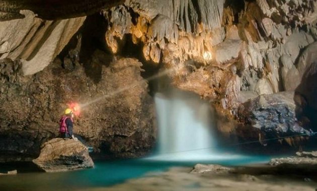 1. Benteng Van der Wijck, 2. Pantai Suwuk, 3. Goa Barat, 4. Pantai Watu Bale, 5. Curug Silancur, 6. Pantai Karang Bolong, 7. Waduk Sempor, 8. Bukit Pranji, 9. Pantai Menganti, 10. Goa Jatijajar