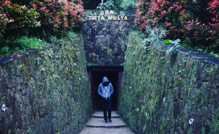 Goa Tirta Mulya, 1. Candi Gedong Songo, 2. Lawang Sewu , 3. Masjid Agung Jawa Tengah , 4. Pagoda Buddhagaya Watugong , 5. Umbul Sidomukti, 6. Sam Poo Kong, 7. Tugu Muda Semarang , 8. Masjid Kauman Semarang , 9. Semarang Contemporary Art Gallery, 10. Taman Srigunting , 11. Old City 3D Art Museum , 12. Puri Maerokoco, 13. Setiya Aji Flower Farm, 14. Wisata Gunung Kelir, 15. Hutan Pinus Kayon , 16. Goa Kreo dan Waduk Jatibarang , 17. Pantai Marina, 18. Taman Rekreasi Wonderia , 19. Bantir Hills, 20. Bukit Rong , 21. Museum Kereta Api Ambarawa , 22. La Kana White Chapel , 23. Bukit VW Semarang , 24. The Hills , 25. Kampoeng Wisata Taman Lele , 26. Wisata Eling Bening , 27. Taman Tabanas, 28. Benteng Pendem Ambarawa, 29. Curug Lawe , 30. Kota Lama , 31. Pantai Tirang , 32. Air Terjun Kali Pancur , 33. Banjir Kanal Barat , 34. Kebun Binatang Semarang , 35. Taman Wisata Tinjomoyo, 36. Water Blaster Bukit Candi Golf , 37. Simpang Lima Semarang , 38. Brown Canyon , 39. Rawa Pening  , 40. Kampung Wisata Rawa , 41. Goa Tirta Mulya 