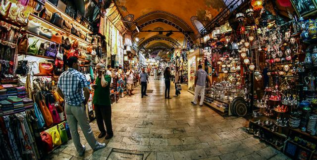 Grand Bazaar Istanbul via theistanbulinsider, 1. Borough, Inggris, 2. Pasar Gede Solo, Indonesia, 3. Guadalajara, Meksiko, 4. Istanbul, Turki, 5. Jaipur, India, 6. Kairo, Mesir, 7. Kowloon, Hong Kong, 8. Kreta Ayer Wet, Singapura, 9. La Boqueria, Jerman, 10. Lancaster Pennsylvania, Amerika Serikat, 11. Or Tor Kor, Thailand, 12. Marche Bastille, Paris, 13. Provencal, Paris, 14. St. Lawrence Toronto, Kanada, 15. Tsukiji, Jepang, 16. Union Square, New York