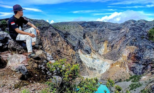 Gunung Ciremai via IG @andariyand4, 1. Gunung Salak, 2. Gunung Papandayan, 3. Gunung Gede, 4. Gunung Pangrango, 5. Gunung Ciremai, 6. Gunung Guntur, 7. Gunung Malabar, 8. Gunung Cikuray, 9. Gunung Patuha, 10. Gunung Burangrang, 11. Gunung Galunggung, 12. Gunung Puntang – Gunung Terindah di Jawa Barat