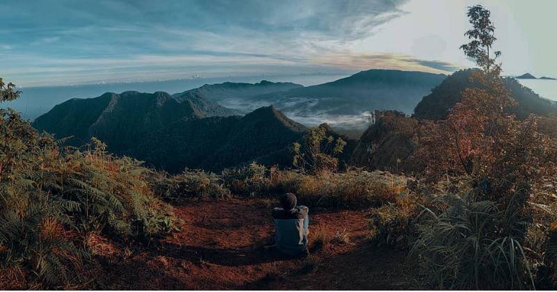 Gunung Burangrang via IG @Sandiagustiana28, 1. Gunung Salak, 2. Gunung Papandayan, 3. Gunung Gede, 4. Gunung Pangrango, 5. Gunung Ciremai, 6. Gunung Guntur, 7. Gunung Malabar, 8. Gunung Cikuray, 9. Gunung Patuha, 10. Gunung Burangrang, 11. Gunung Galunggung, 12. Gunung Puntang – Gunung Terindah di Jawa Barat