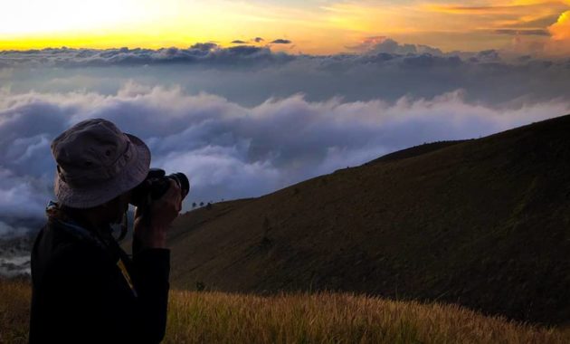 Gunung Guntur via IG @adnanalwii, 1. Gunung Salak cocok untuk pendaki pemula, 2. Garut juga punya gunung epic nih, Gunung Guntur namanya, 3. Gunung Malabar dengan kabut tipisnya yang sungguh meluluhkan hati, 4. Gunung Patuha dengan pesona kawah putihnya, 5. Mengenal lebih dekat hutan mati di Gunung Papandayan, 6. Asah skill mendaki kamu di Gunung Cikuray, 7. Mengintip hutan hujan tropis di Gunung Gede, 8. Menikmati keindahan lembah Mandalawangi di Gunung Pangrango, 9. Menyapa gunung Ciremai: gunung tertinggi di Jawa Barat, 10. Gunung Galunggung, 11. Gunung Tampomas, 12. Gunung Tangkuban Parahu, 13. Gunung Tilu, 14. Gunung Wayang, 15. Gunung Bongkok, 16. Gunung Bukit Tunggul, 17. Gunung Burangrang, 18. Gunung Kancana, 19. Gunung Manglayang, 20. Gunung Munara, 21. Gunung Sanggabuana, 22. Gunung Cakrabuana, 23. Gunung Subang, 24. Gunung Talaga Bodas, 25. Gunung Masigit, 26. Gunung Windu, 27. Gunung Halimun