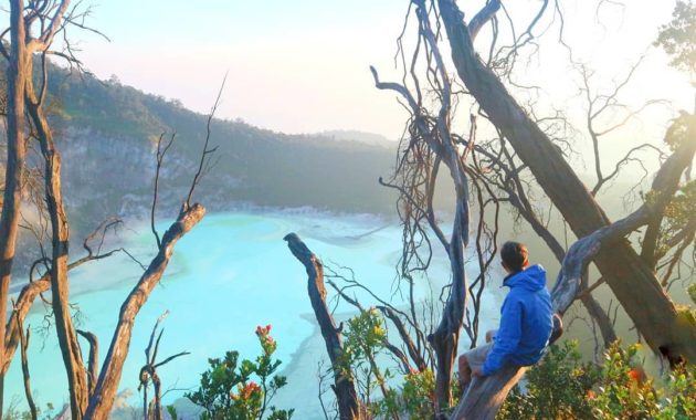Gunung Patuha via IG @adityasuryap33, 1. Gunung Salak cocok untuk pendaki pemula, 2. Garut juga punya gunung epic nih, Gunung Guntur namanya, 3. Gunung Malabar dengan kabut tipisnya yang sungguh meluluhkan hati, 4. Gunung Patuha dengan pesona kawah putihnya, 5. Mengenal lebih dekat hutan mati di Gunung Papandayan, 6. Asah skill mendaki kamu di Gunung Cikuray, 7. Mengintip hutan hujan tropis di Gunung Gede, 8. Menikmati keindahan lembah Mandalawangi di Gunung Pangrango, 9. Menyapa gunung Ciremai: gunung tertinggi di Jawa Barat, 10. Gunung Galunggung, 11. Gunung Tampomas, 12. Gunung Tangkuban Parahu, 13. Gunung Tilu, 14. Gunung Wayang, 15. Gunung Bongkok, 16. Gunung Bukit Tunggul, 17. Gunung Burangrang, 18. Gunung Kancana, 19. Gunung Manglayang, 20. Gunung Munara, 21. Gunung Sanggabuana, 22. Gunung Cakrabuana, 23. Gunung Subang, 24. Gunung Talaga Bodas, 25. Gunung Masigit, 26. Gunung Windu, 27. Gunung Halimun