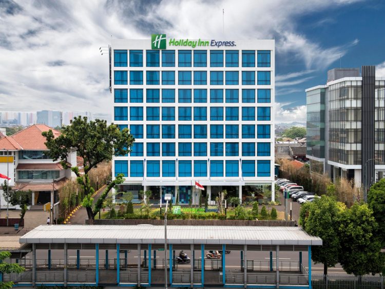 Holiday Inn Express Jakarta Matraman, 1. Hotel Hollywood, 2. City Biz Residence, 3. Airy Taman Sari Mangga Besar Enam 8 Jakarta, 4. Pinangsia Hotel, 5. Hotel Rumah Shinta, 6. Azure Kuningan Tiong, 7. Hotel Ro&Vi Boutique, 8. Hotel Lautze Indah, 9. Hotel Quintus Jakarta, 10. Putri Duyung Resort – Mulai dari Rp 714.000,00, 11. Pullman Jakarta Central Park – Mulai dari Rp 932.249,00, 12. Fraser Residences Sudirman – Mulai dari Rp 882.230,00, 13. DoubleTree by Hilton Hotel Jakarta – Mulai dari Rp 720.000,00, 14. Holiday Inn Express Jakarta Matraman – Mulai dari Rp 369.000,00, 15. The Dharmawangsa Jakarta – Mulai dari Rp 2.353.724,00