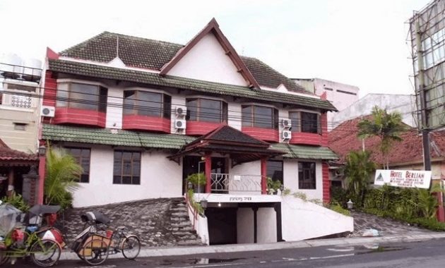 Hotel Berlian via carihoteljogja, 1. Hotel Mataram 1, 2. Hotel Airy Malioboro Sosrowijayan, 3. Gloria Amanda Hotel, 4. Istana Batik Ratna Hotel, 5. Sofyan Inn Hotel Unisi Yogyakarta, 6. Hotel 1001 Malam, 7. Hotel Neo Malioboro, 8. Hotel @HOM Platinum Gowongan, 9. Sakanti Malioboro Hotel, 10. Aura Hotel, 11. RedDoorz Near Malioboro Mall, 12. The Cabin, 13. Monica Hotel, 14. Hotel Berlian, 15. Hasian, 16. POP! Hotel, 17. Violet Hotel, 18. Bladok Hotel, 19. Garden Hotel, 20. Nueve Hotel, 21. Hotel Amallia, 22. Hotel Kristina, 23. Hotel Atalie
