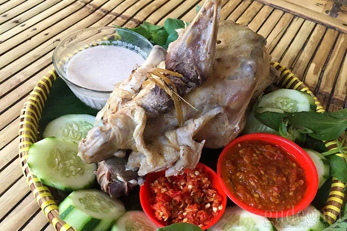 Ingkung Ayam, 1. Gudeg , 2. Krecek, 3. Bakpia Pathok, 4. Yangko, 5. Oseng Mercon, 6. Cilok Gajahan, 7. Cenil Jogja , 8. Geplak , 9. Coklat Monggo , 10. Bakmi Jogja , 11. Gatot Gunung Kidul , 12. Walang atau Belalang Goreng, 13. Nasi Tiwul, 14. Sego Abang Jirak , 15. Sayur Lombok Ijo , 16. Bakmi Pentil , 17. Peyek Tumpuk , 18. Mie Des , 19. Kue Adrem , 20. Sate Klatak , 21. Wedang Uwuh, 22. Wedang Ronde, 23. Nasi Kucing, 24. Mangut Lele, 25. Kopi Jos, 26. Ingkung Ayam, 27. Mie Lethek, 28. Soto Bathok, 29. Kipo, 30. Soto Lenthok, 31. Brongkos, 32. Geblek, 33. Sate Petir, 34. Tengkleng Gajah, 35. Kicak, 36. Sate Kere, 37. Kripik Belut, 38. Enthok Slenget, 39. Sego Pliket, 40. Sego Godhog, 41. Sambel Welut