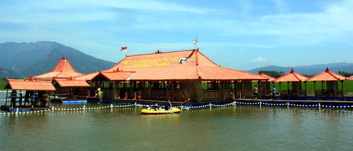 Kampung Wisata Rawa, 1. Candi Gedong Songo, 2. Lawang Sewu , 3. Masjid Agung Jawa Tengah , 4. Pagoda Buddhagaya Watugong , 5. Umbul Sidomukti, 6. Sam Poo Kong, 7. Tugu Muda Semarang , 8. Masjid Kauman Semarang , 9. Semarang Contemporary Art Gallery, 10. Taman Srigunting , 11. Old City 3D Art Museum , 12. Puri Maerokoco, 13. Setiya Aji Flower Farm, 14. Wisata Gunung Kelir, 15. Hutan Pinus Kayon , 16. Goa Kreo dan Waduk Jatibarang , 17. Pantai Marina, 18. Taman Rekreasi Wonderia , 19. Bantir Hills, 20. Bukit Rong , 21. Museum Kereta Api Ambarawa , 22. La Kana White Chapel , 23. Bukit VW Semarang , 24. The Hills , 25. Kampoeng Wisata Taman Lele , 26. Wisata Eling Bening , 27. Taman Tabanas, 28. Benteng Pendem Ambarawa, 29. Curug Lawe , 30. Kota Lama , 31. Pantai Tirang , 32. Air Terjun Kali Pancur , 33. Banjir Kanal Barat , 34. Kebun Binatang Semarang , 35. Taman Wisata Tinjomoyo, 36. Water Blaster Bukit Candi Golf , 37. Simpang Lima Semarang , 38. Brown Canyon , 39. Rawa Pening  , 40. Kampung Wisata Rawa , 41. Goa Tirta Mulya 