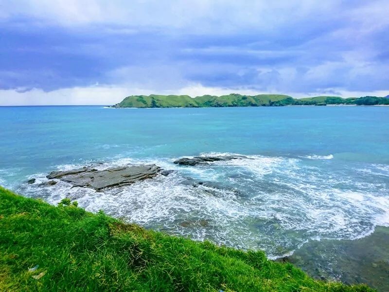 Keindahan pantai dari atas bukit via google maps @Norshafinas Shamsudin, Lokasi Pantai Tanjung Aan, Rute Menuju Pantai Tanjung Aan, Jam Operasional , Tiket Pantai Tanjung Aan, Fasilitas Pantai Tanjung Aan, Pantai Tanjung Aan di Lombok, Batu Payung di Pantai Tanjung Aan Lombok, Berjemur di Pantai Tanjung Aan di Lombok, Daya Tarik Pantai Tanjung Aan, Tips Mengunjungi Pantai Tanjung Aan, Penginapan