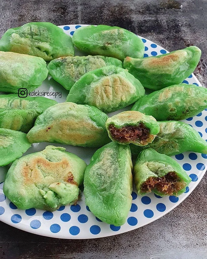 Kipo via IG @koleksiresepsj, 1. Gudeg , 2. Krecek, 3. Bakpia Pathok, 4. Yangko, 5. Oseng Mercon, 6. Cilok Gajahan, 7. Cenil Jogja , 8. Geplak , 9. Coklat Monggo , 10. Bakmi Jogja , 11. Gatot Gunung Kidul , 12. Walang atau Belalang Goreng, 13. Nasi Tiwul, 14. Sego Abang Jirak , 15. Sayur Lombok Ijo , 16. Bakmi Pentil , 17. Peyek Tumpuk , 18. Mie Des , 19. Kue Adrem , 20. Sate Klatak , 21. Wedang Uwuh, 22. Wedang Ronde, 23. Nasi Kucing, 24. Mangut Lele, 25. Kopi Jos, 26. Ingkung Ayam, 27. Mie Lethek, 28. Soto Bathok, 29. Kipo, 30. Soto Lenthok, 31. Brongkos, 32. Geblek, 33. Sate Petir, 34. Tengkleng Gajah, 35. Kicak, 36. Sate Kere, 37. Kripik Belut, 38. Enthok Slenget, 39. Sego Pliket, 40. Sego Godhog, 41. Sambel Welut